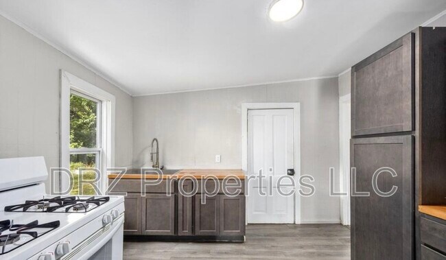Building Photo - 841 Oakland Ave SW