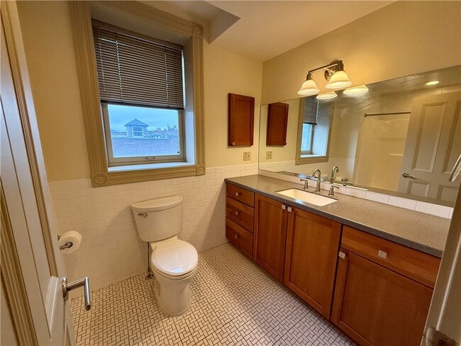 Building Photo - 72 E Market St