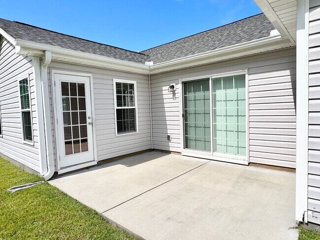 Building Photo - Beautiful home in Woodland Lakes! Extended...