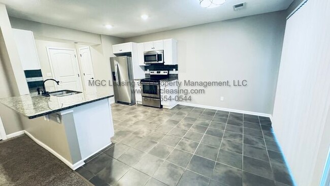 Building Photo - Baltimore Townhomes: Special Offer - One Month Free Rent!