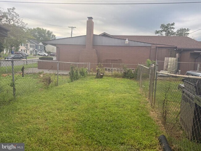 Building Photo - 135 Beeden Ln