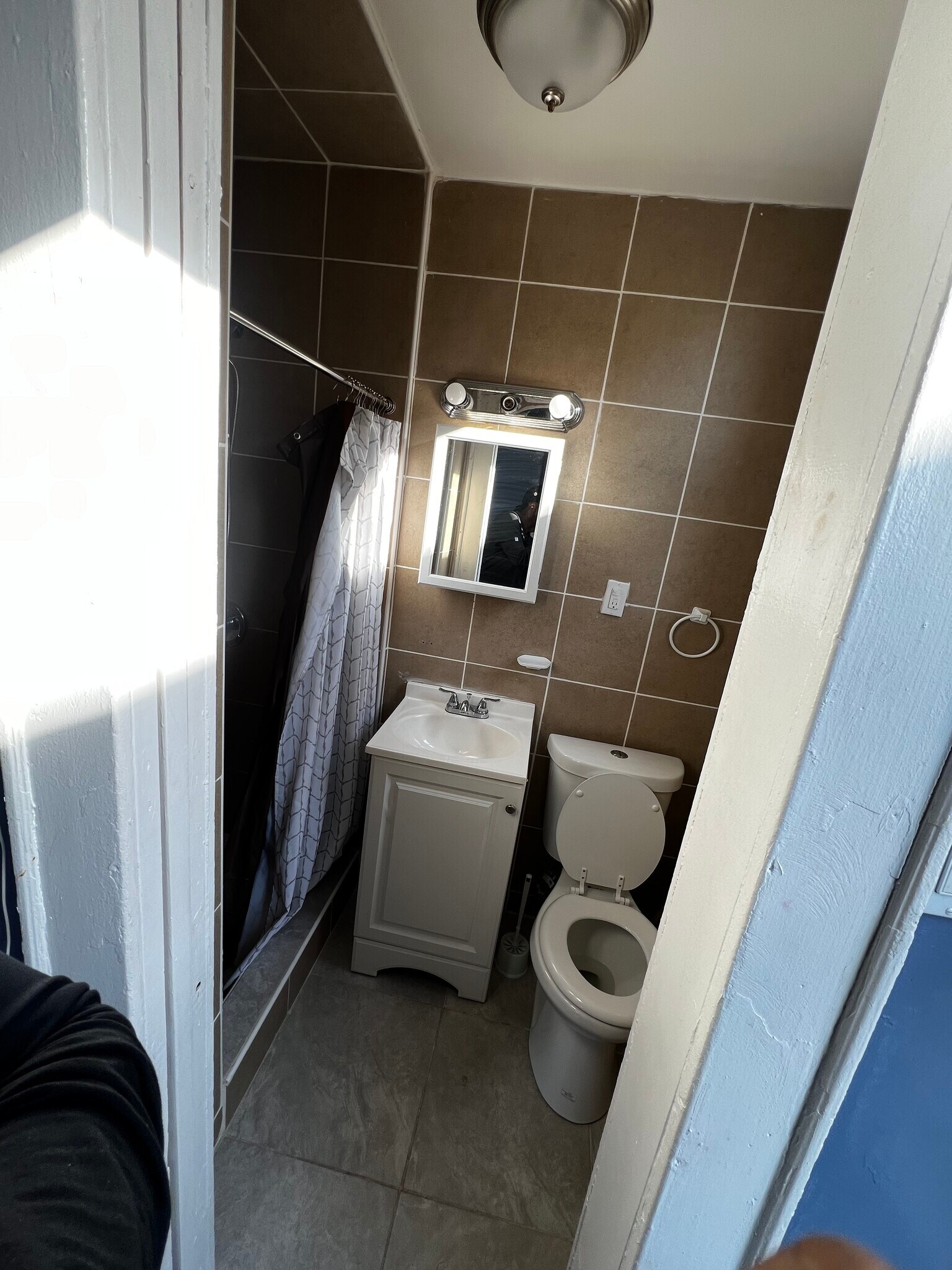 Building Photo - 425 Leslie St