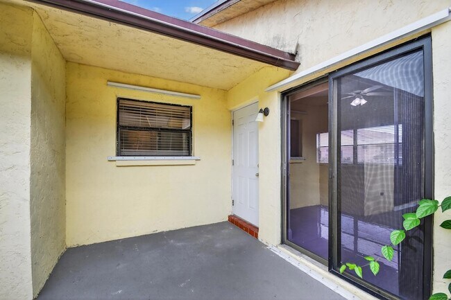 Building Photo - 484 Springdale Cir