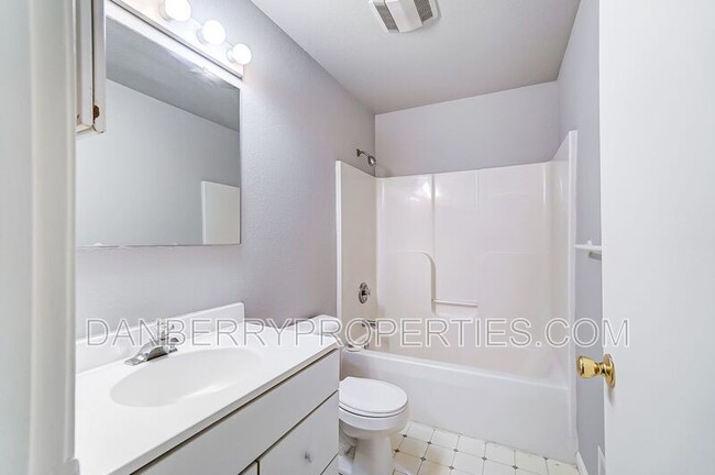 Building Photo - 3571 Turret Green Dr