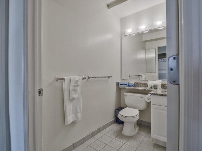 Building Photo - 33 Hudson St