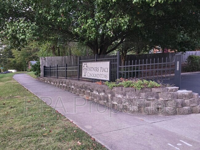 Building Photo - 929 Morreene Rd