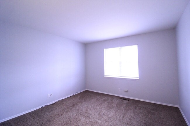 Building Photo - January FREE On This 2 Bedroom 1 Bath Duplex In Overland Park