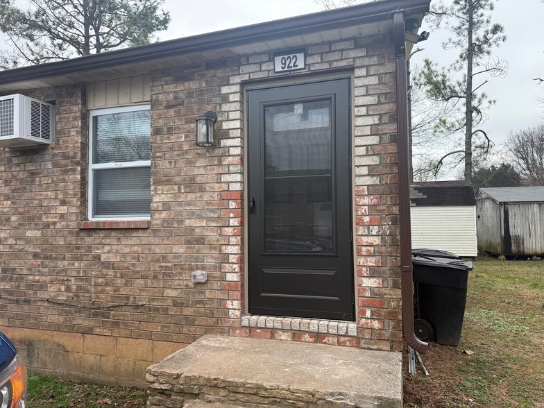 Primary Photo - 922 Hastings St