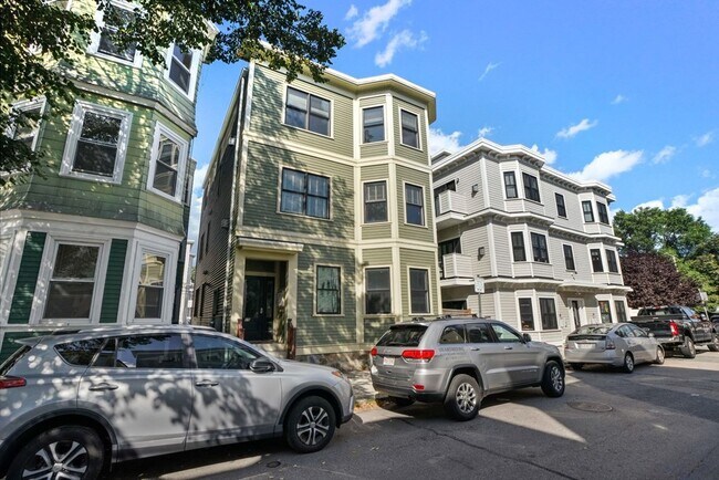 Building Photo - 15 Howell St