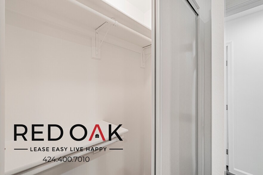 Building Photo - 651 W 92nd St