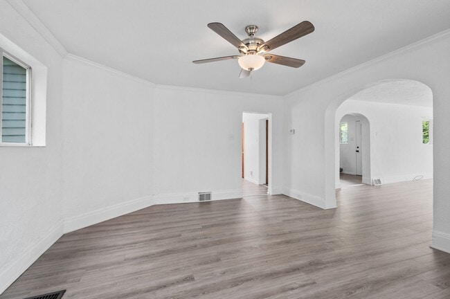 Building Photo - 5 bed 2 bath - Great Brookline location.  ...