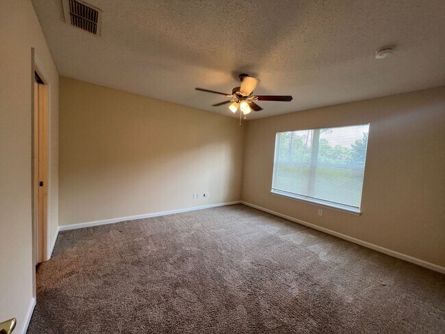 Building Photo - $1595 3/2 - R Section in Palm Coast - Avai...