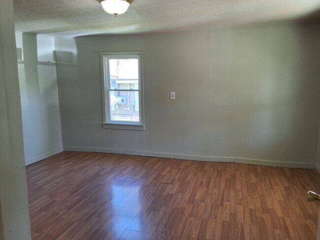 Building Photo - Charming  3 Bed, 2 Bath  House Located in Radcliff