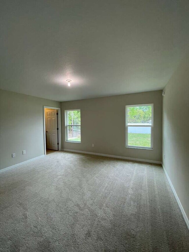 Building Photo - Beautiful brand-new construction 3-bedroom, 2-bathroom residence in Silver springs Shores!!