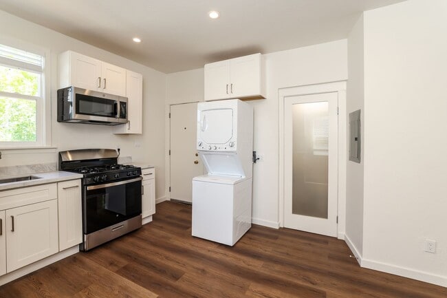 Building Photo - Beautifully Renovated Berkeley Unit!