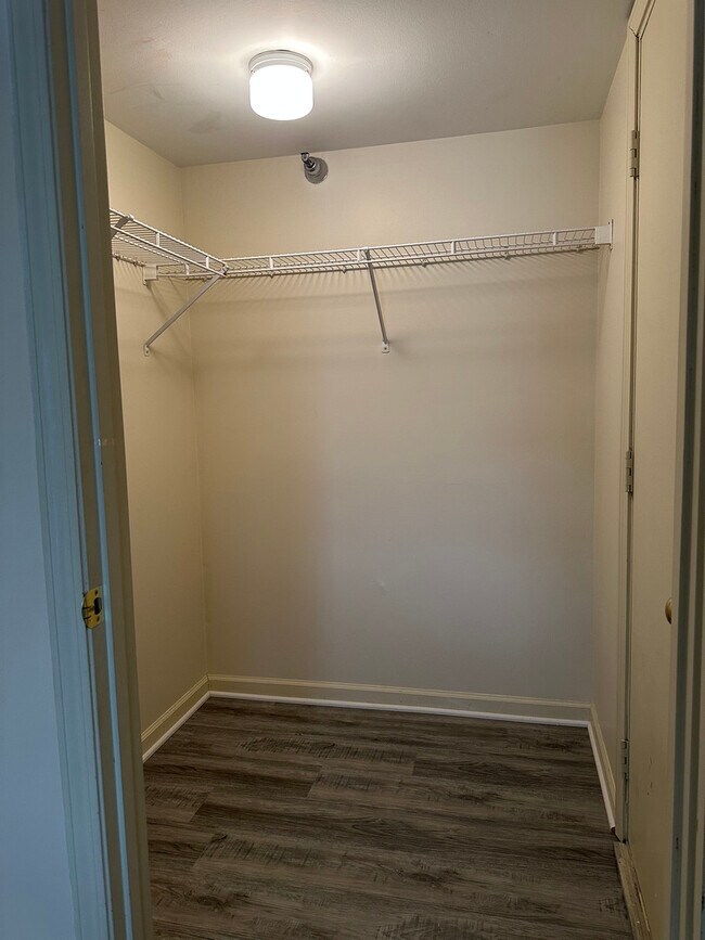 Building Photo - 214 Glengarry Dr