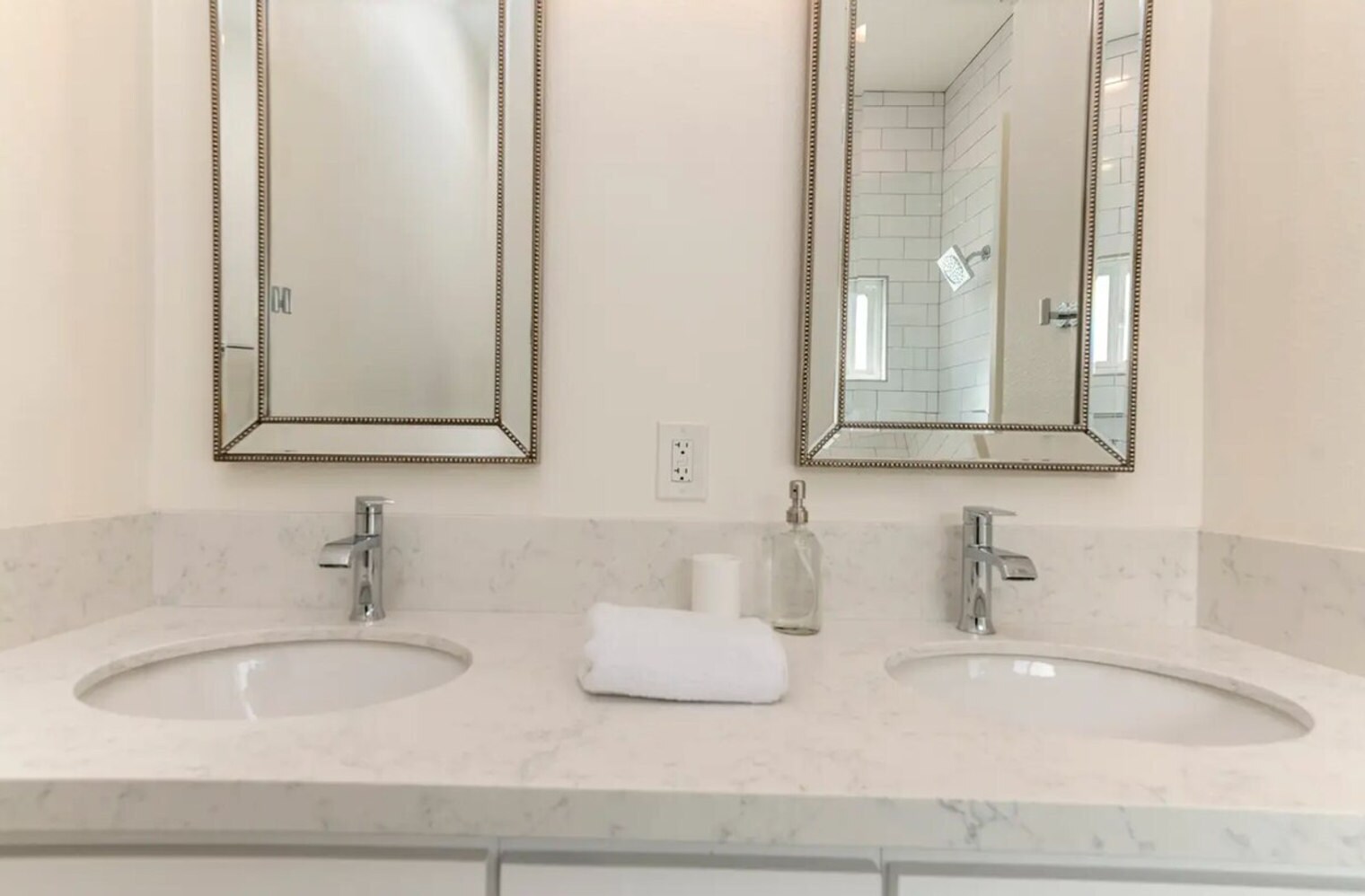 Building Photo - 1562 Lorraine Dr