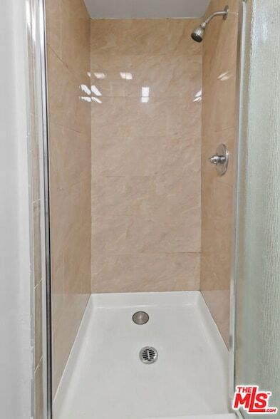 Building Photo - 10982 Roebling Ave