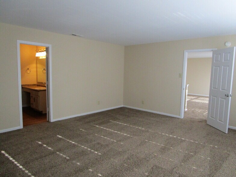 Building Photo - 2890 Sentiment Ln