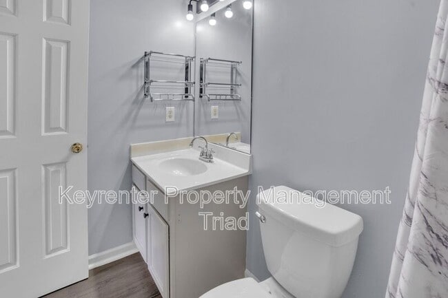 Building Photo - 16 Raelans Cir