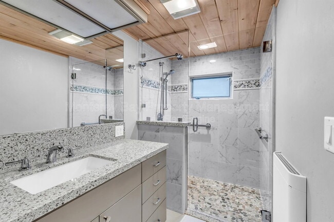 Building Photo - 1231 Funston Ave