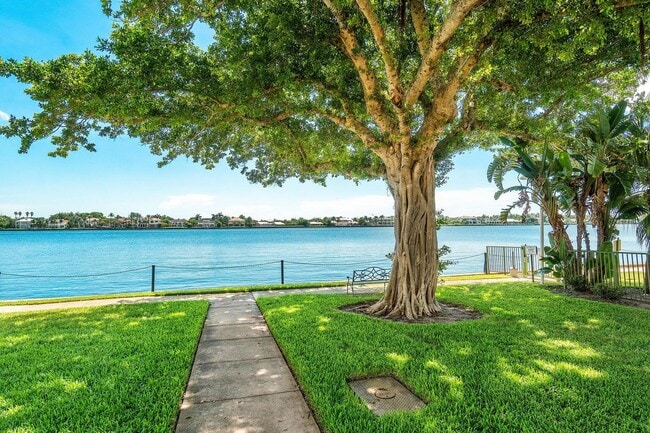 Building Photo - 103 Yacht Club Way