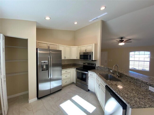 Building Photo - 572 Marion Oaks Trail