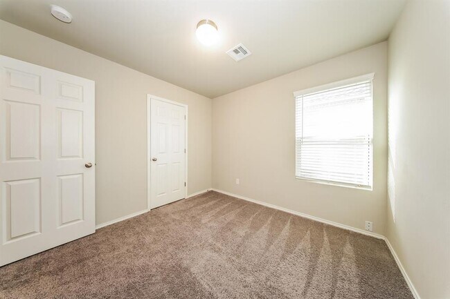 Building Photo - 2920 Brooke Rd