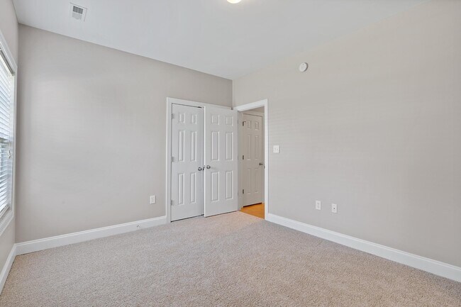 Building Photo - 3116 Tenker Creek Ln SE