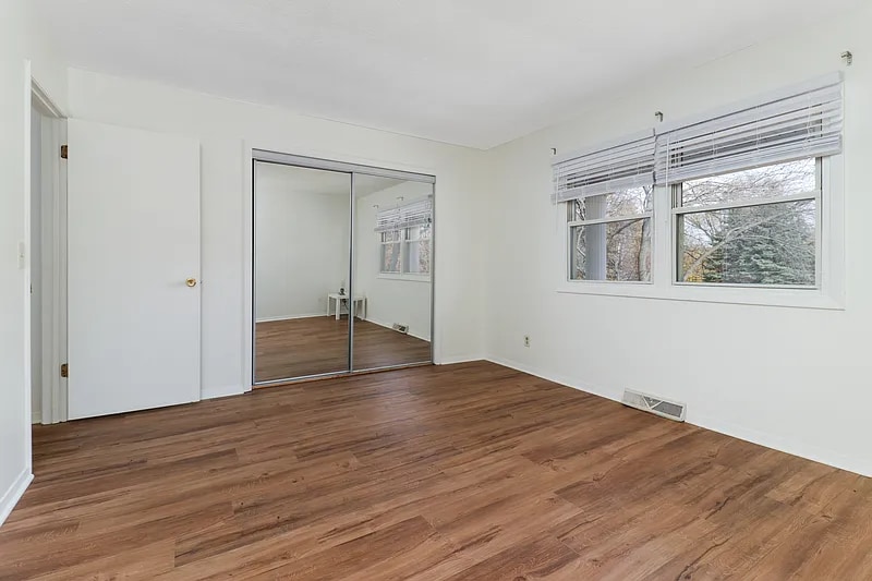 Building Photo - 913 S Linden St