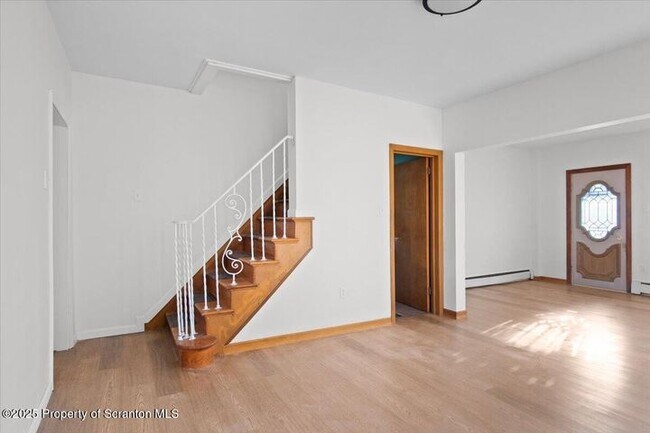 Building Photo - 134 Lampman St