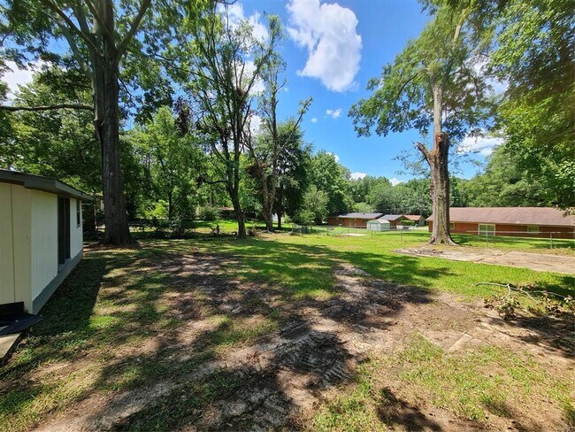 Building Photo - 1128 Karen Rd