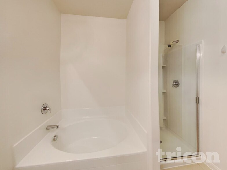 Building Photo - 2048 Cone Flower Dr