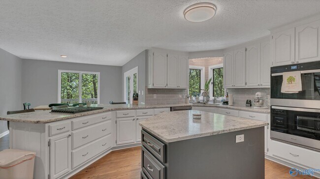 Building Photo - 511 Rainbow Dr