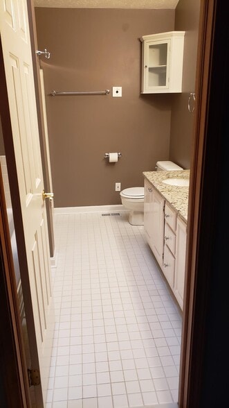 Master Bath - 6678 Hidden Lake Trl