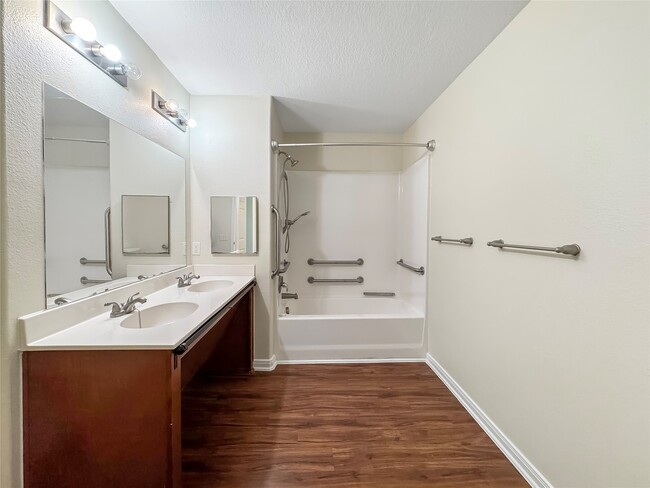 Building Photo - 7521 Blue Jay Dr