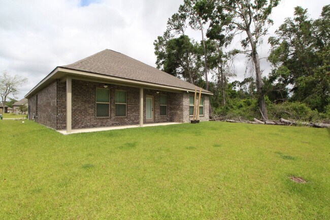 Building Photo - Spacious 3BR/2BA Home Near Navy Federal HQ with Split Floor Plan, High Ceilings & 2-Car Garage