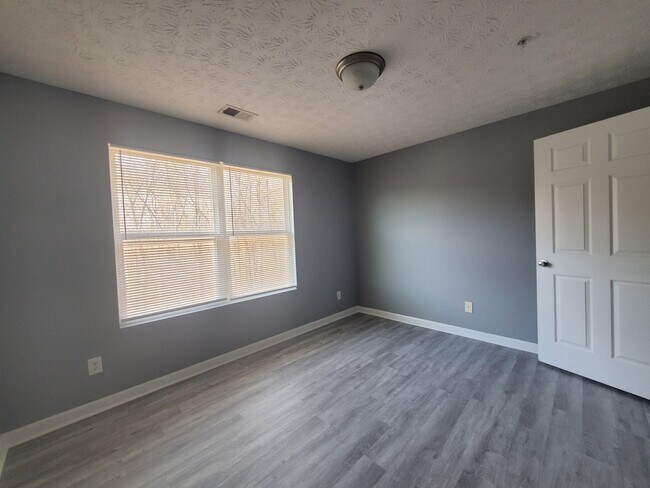 Building Photo - Open House on Spacious Condo