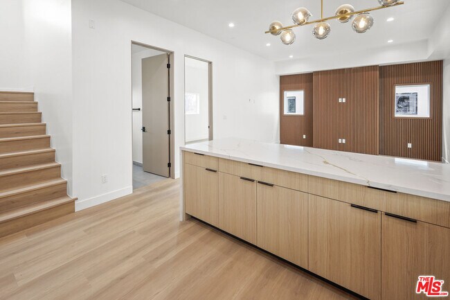 Building Photo - 11012 Hortense St