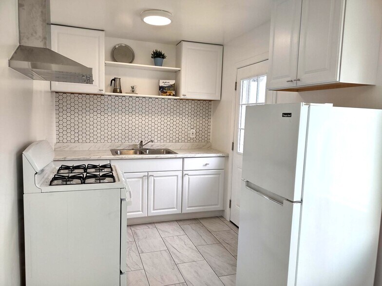 Kitchen - 208 N Florence St