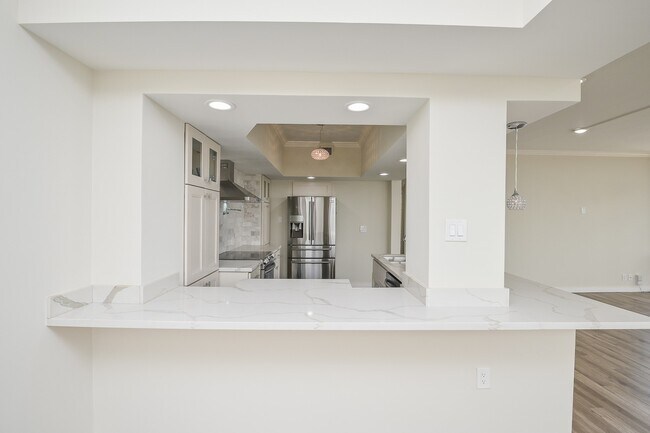 Building Photo - 15 Greenway Plz