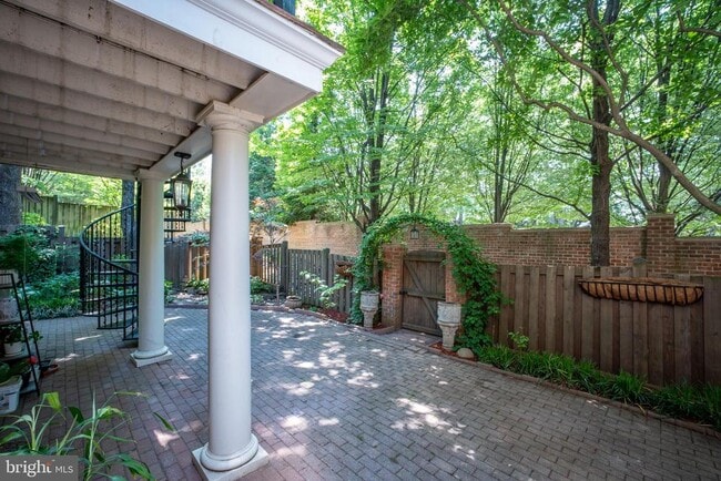 Building Photo - 2026 Mayfair McLean Ct
