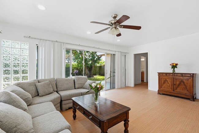 Building Photo - 218 SE 3rd Terrace