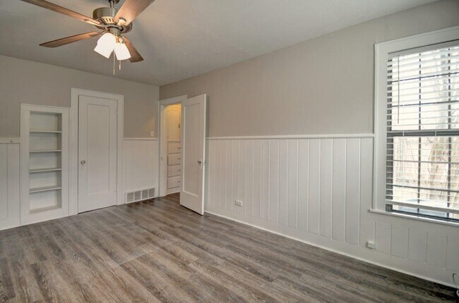 Building Photo - 1707-B Main St