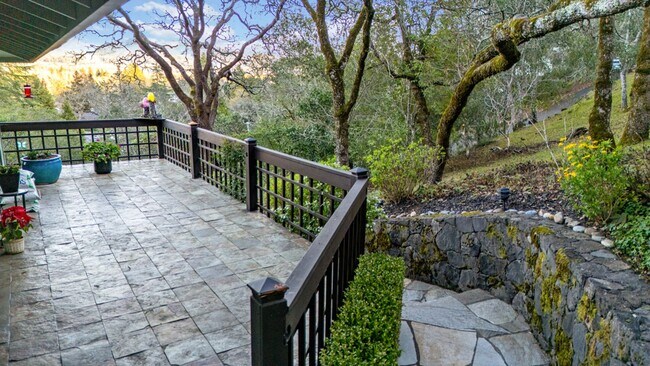 Building Photo - Breathtaking Views & Luxurious Furnished Rental in Oakmont's 55+ Community!