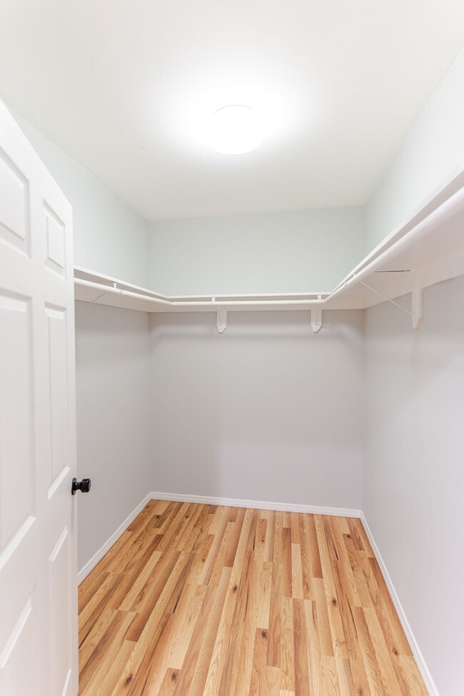 Building Photo - 640 E Valencia Ave