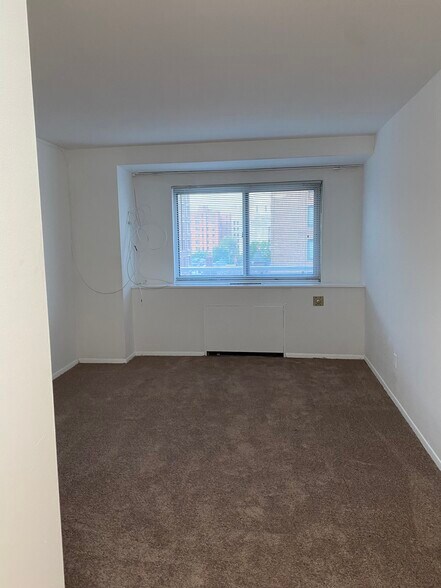 Primary Photo - 730 24th St NW