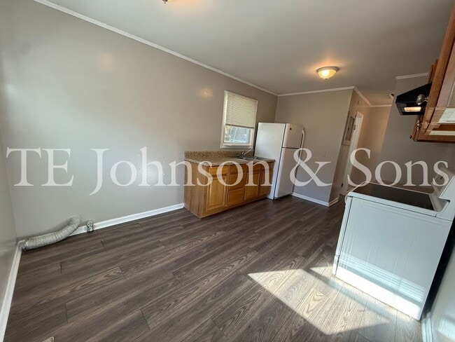 Building Photo - Cozy Greensboro Home with Modern Comforts