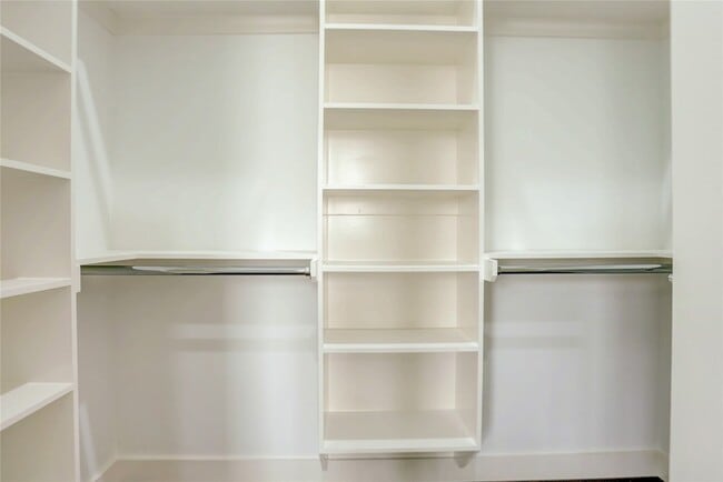 Building Photo - 6814 Hartland St