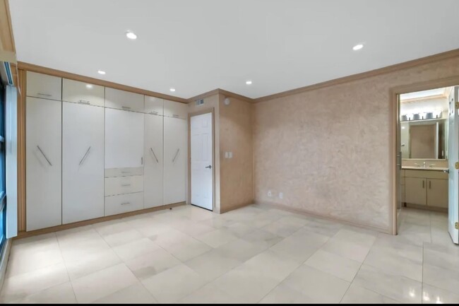Building Photo - 7742 Redlands St
